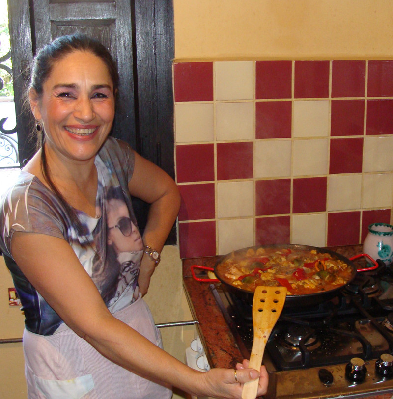 Manoli-teaches-paella